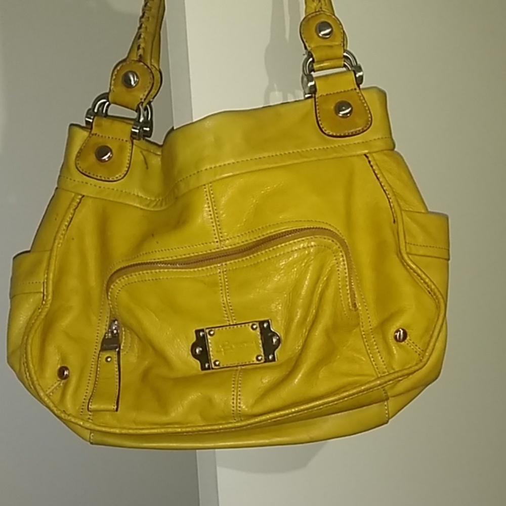 Yellow leather B. Makowsky purse